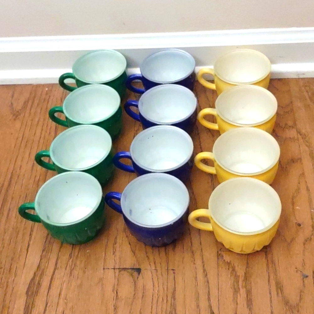Set of 12 Vintage Jeannette Slick and Sassy Green, Yellow and Blue Cups